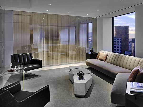 A stunning laminated wire mesh glass feature wall in the Paul Hastings law firm headquarters, created by Archetype Glass